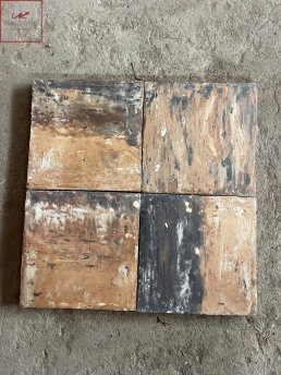 gạch men rỉ sét cũ kỹ